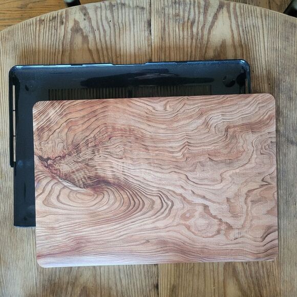 Wood Grain Effect 17" Macbook Laptop Case - Picture 3 of 8